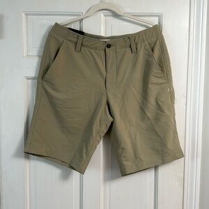 Under Armour Size 34 Men’s Loose Heatgear khaki shorts - NEW WITH TAGS